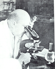 Weizmann in seinem 

Laboratorium in Rechovot